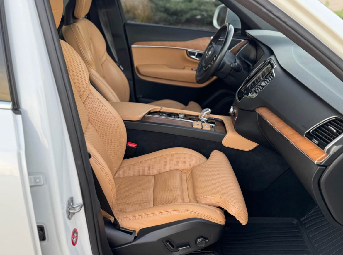 2018 Volvo XC90  T8 Inscription Recharge Plug-In Hybrid Sport Utility 4D