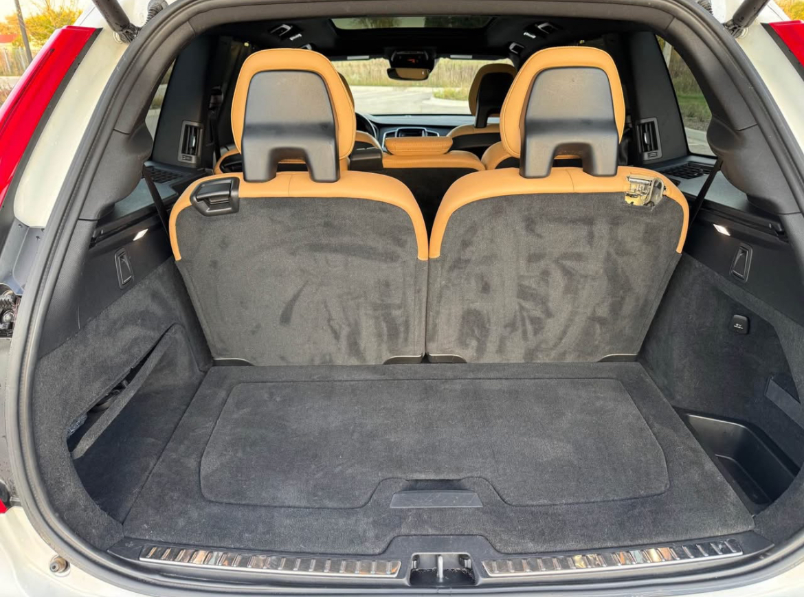 2018 Volvo XC90  T8 Inscription Recharge Plug-In Hybrid Sport Utility 4D
